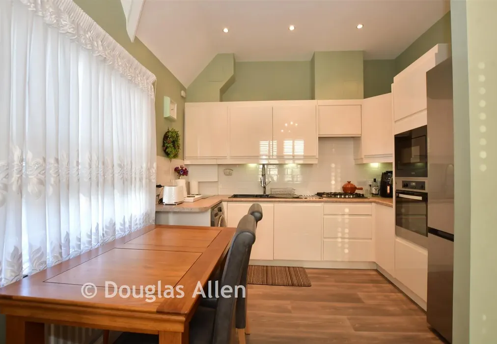 Kitchen - Village Way, Barkingside, Ilford, Essex - Wards of Kent