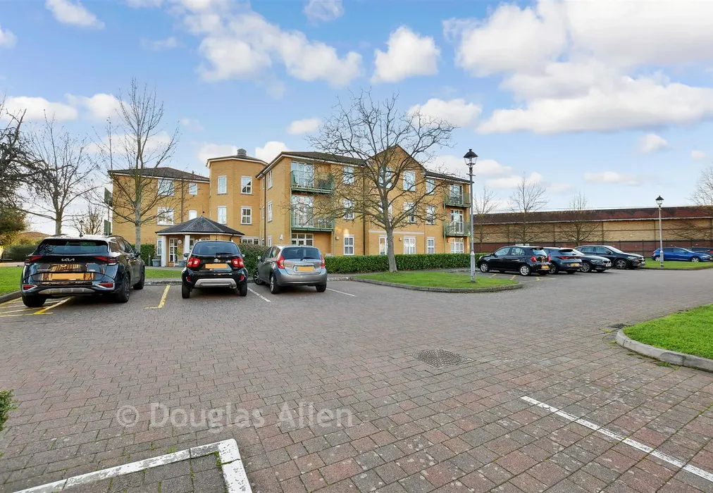 Driveway/Parking - Village Way, Barkingside, Ilford, Essex - Wards of Kent