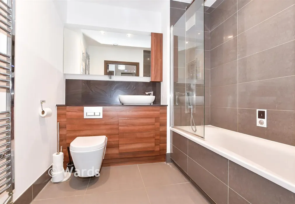 Bathroom - Rosalind Drive, Maidstone, Kent - Wards of Kent