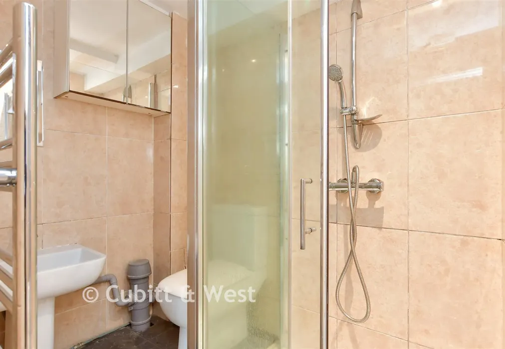 Shower Room - Dean Street, Brighton, East Sussex - Wards of Kent