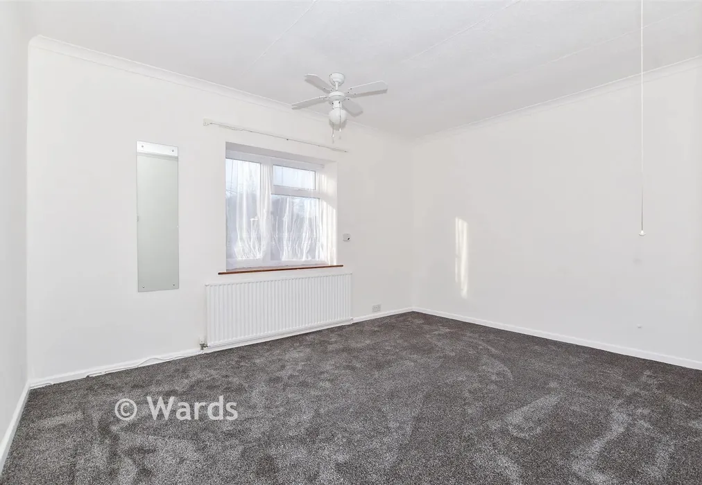 Bedroom 1 - Meadow Crescent, Upper Halling, Rochester, Kent - Wards of Kent