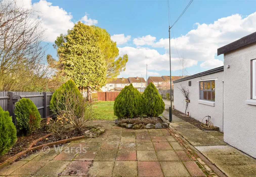 Rear Garden - Meadow Crescent, Upper Halling, Rochester, Kent - Wards of Kent