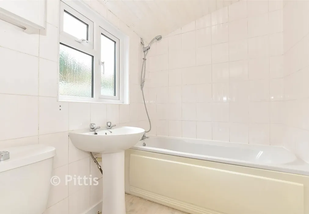 Bathroom - Princes Street, Cowes, Isle of Wight - Wards of Kent