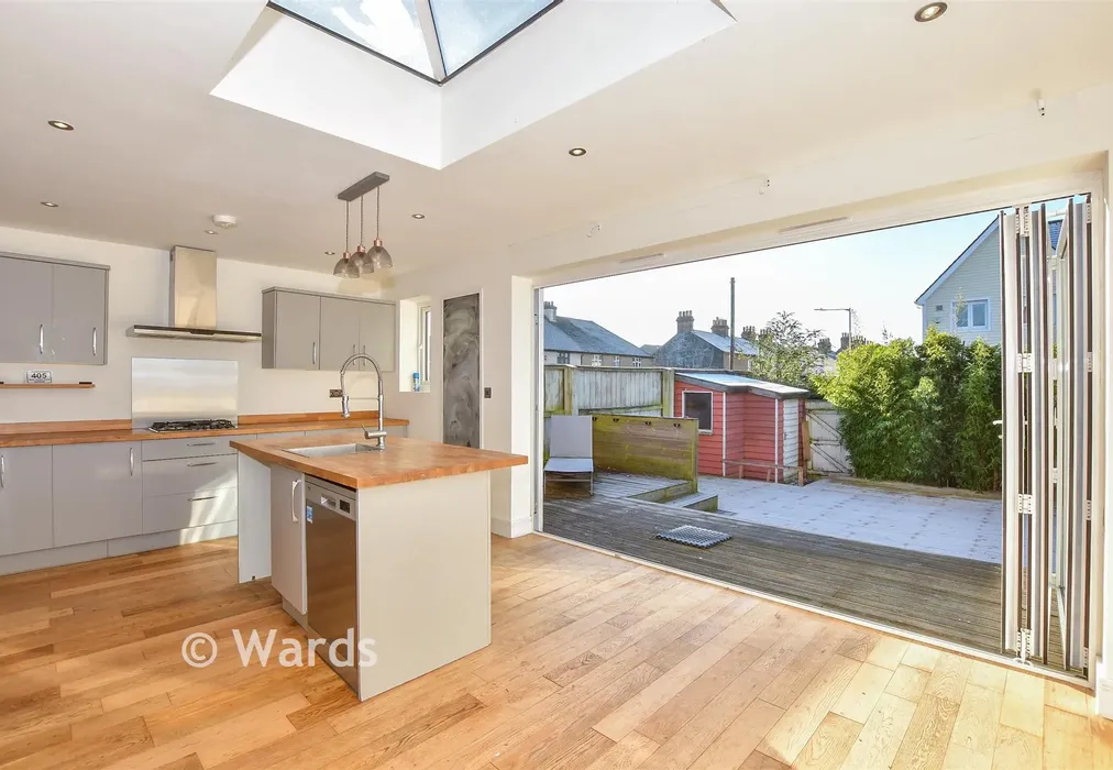 Kitchen - New Hythe Lane, Larkfield, Kent - Wards of Kent