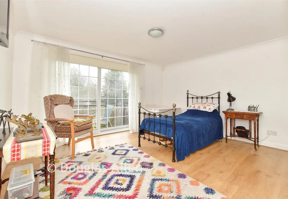 Bedroom 1 - Woodford Road, London - Wards of Kent