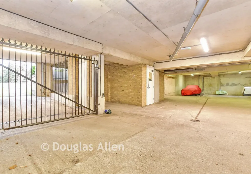 Garage - Woodford Road, London - Wards of Kent