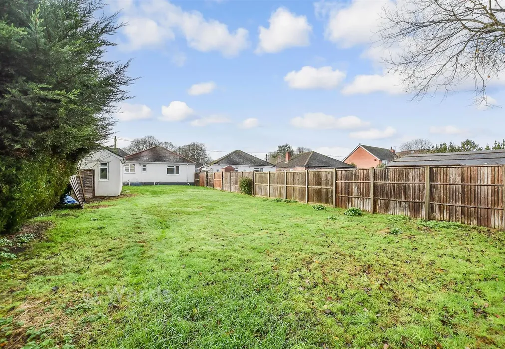 Side Garden - Teston Road, Offham, West Malling, Kent - Wards of Kent