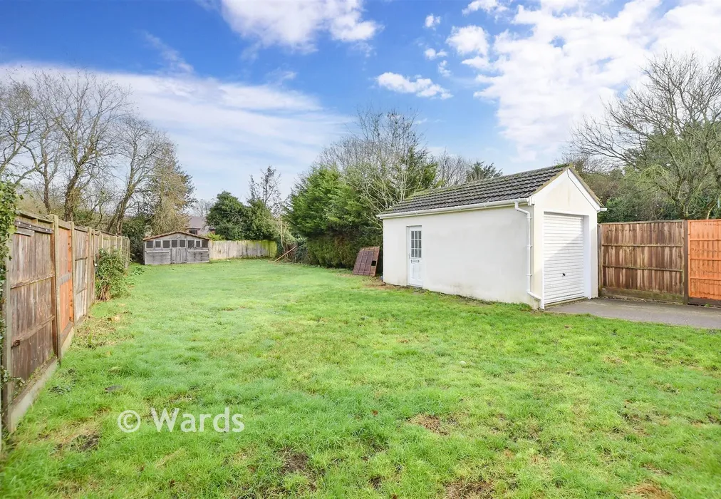 Side Garden - Teston Road, Offham, West Malling, Kent - Wards of Kent