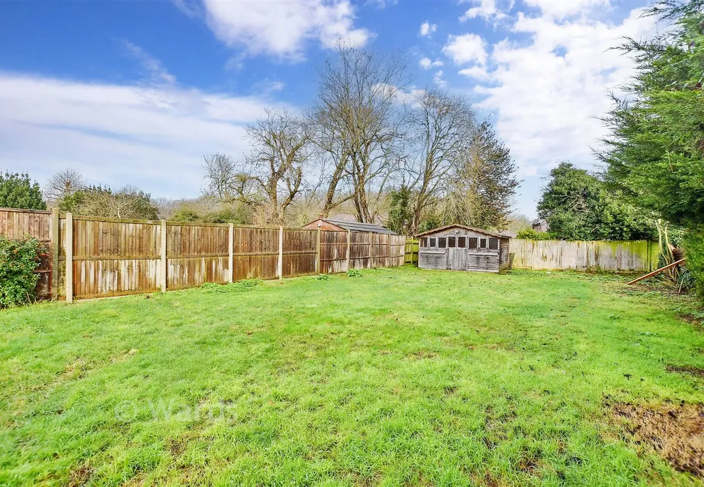 Side Garden - Teston Road, Offham, West Malling, Kent - Wards of Kent