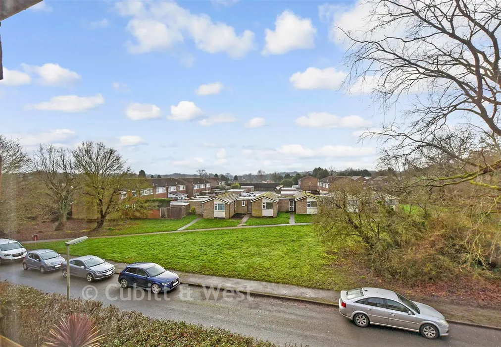 Views To Front - Willow Close, Beare Green, Dorking, Surrey - Wards of Kent