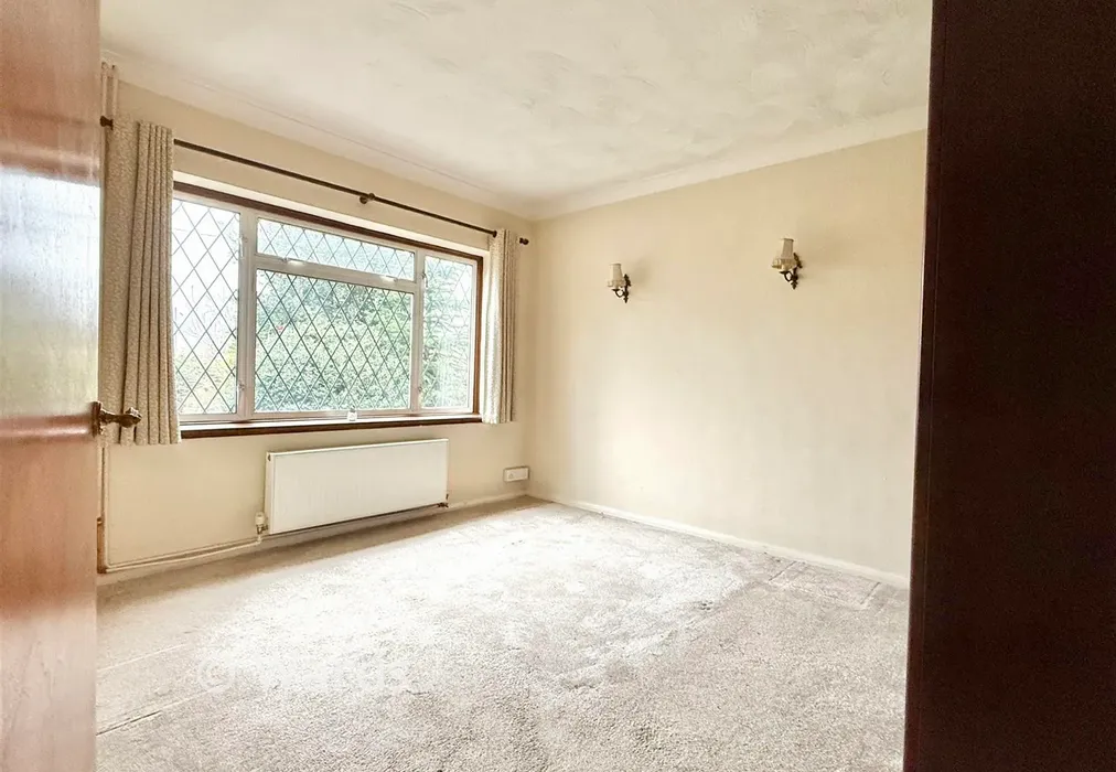 Bedroom 1 - Upper Avenue, Meopham, Kent - Wards of Kent
