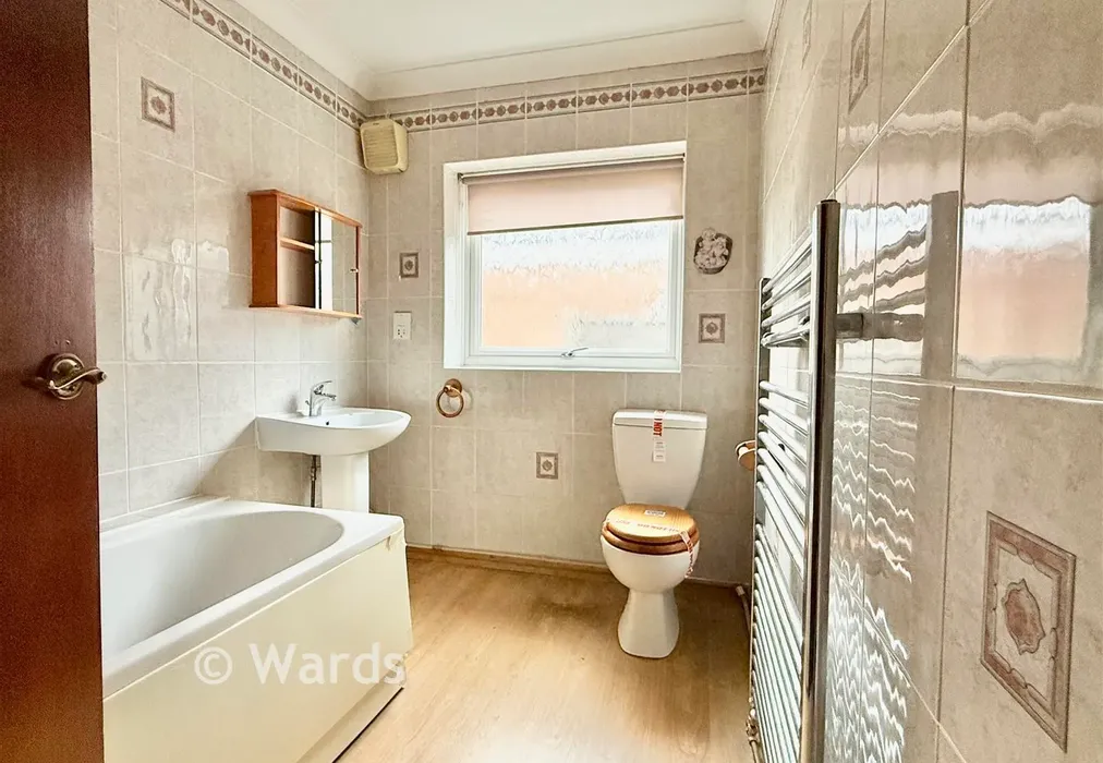 Bathroom - Upper Avenue, Meopham, Kent - Wards of Kent