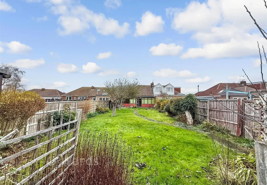 Rear Garden - Upper Avenue, Meopham, Kent - Wards of Kent