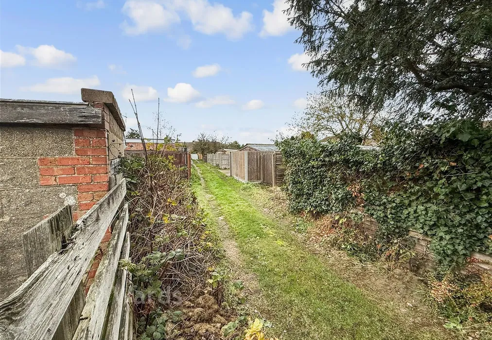 Side Access - Upper Avenue, Meopham, Kent - Wards of Kent