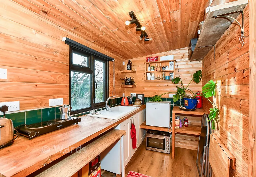 Workshop/Outbuildings - Canterbury Road, Hawkinge, Folkestone, Kent - Wards of Kent