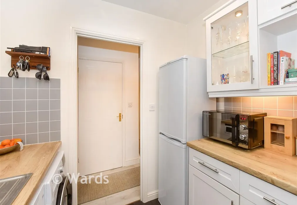 Kitchen - Guernsey Way, Kennington, Ashford, Kent - Wards of Kent