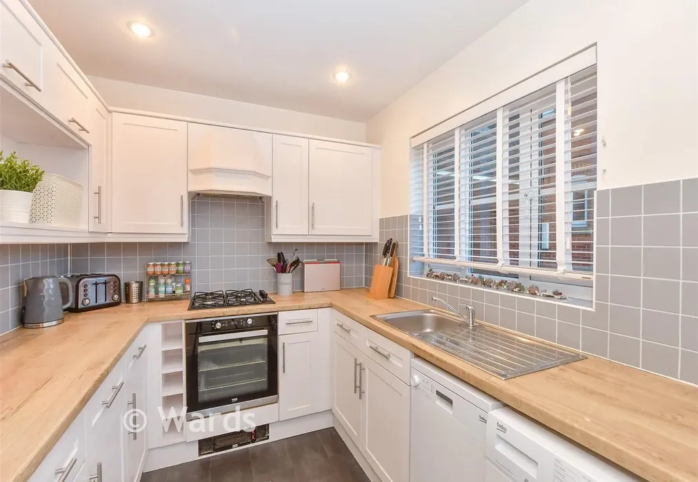 Kitchen - Guernsey Way, Kennington, Ashford, Kent - Wards of Kent