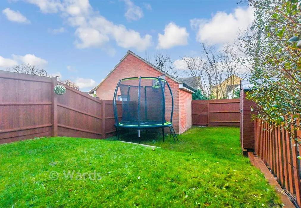 Rear Garden - Guernsey Way, Kennington, Ashford, Kent - Wards of Kent