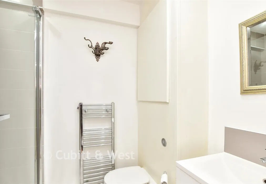 En-Suite Shower Room - Braeside Avenue, Brighton, East Sussex - Wards of Kent