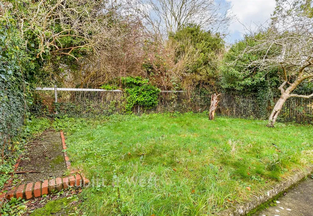 Rear Garden - Braeside Avenue, Brighton, East Sussex - Wards of Kent