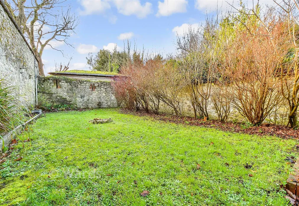 Rear Garden - Otterpool Lane, Lympne, Hythe, Kent - Wards of Kent
