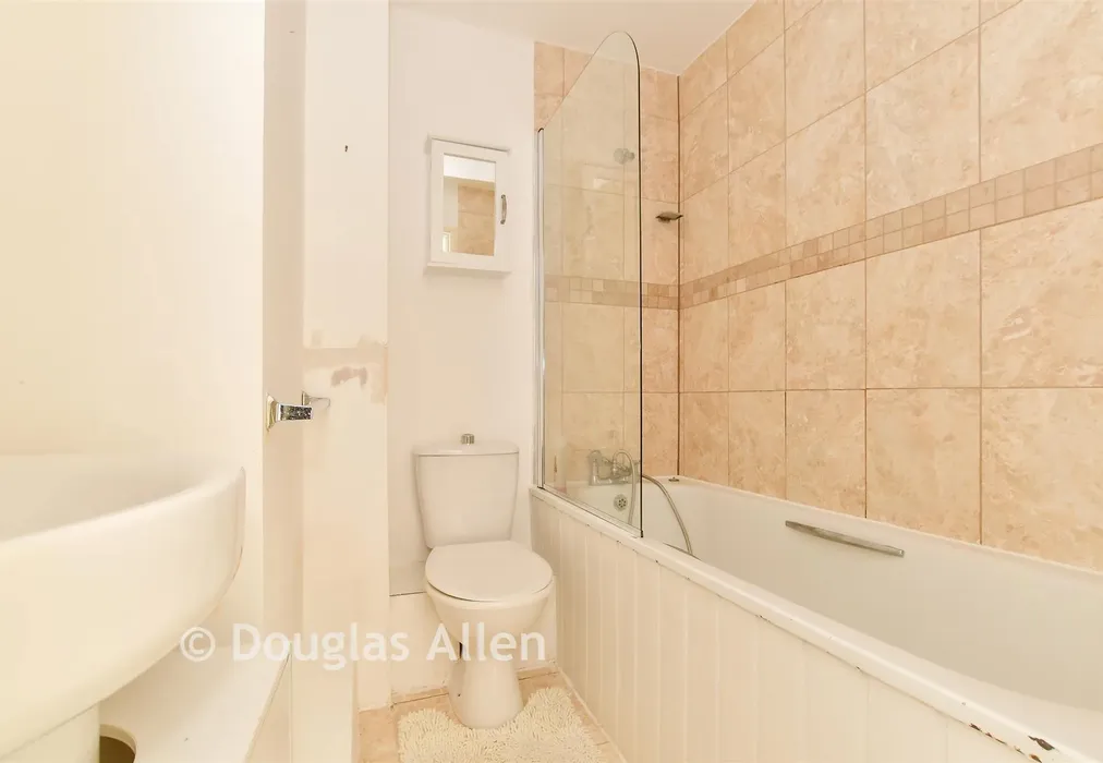 Bathroom - Chestnut Road, Vange, Basildon, Essex - Wards of Kent