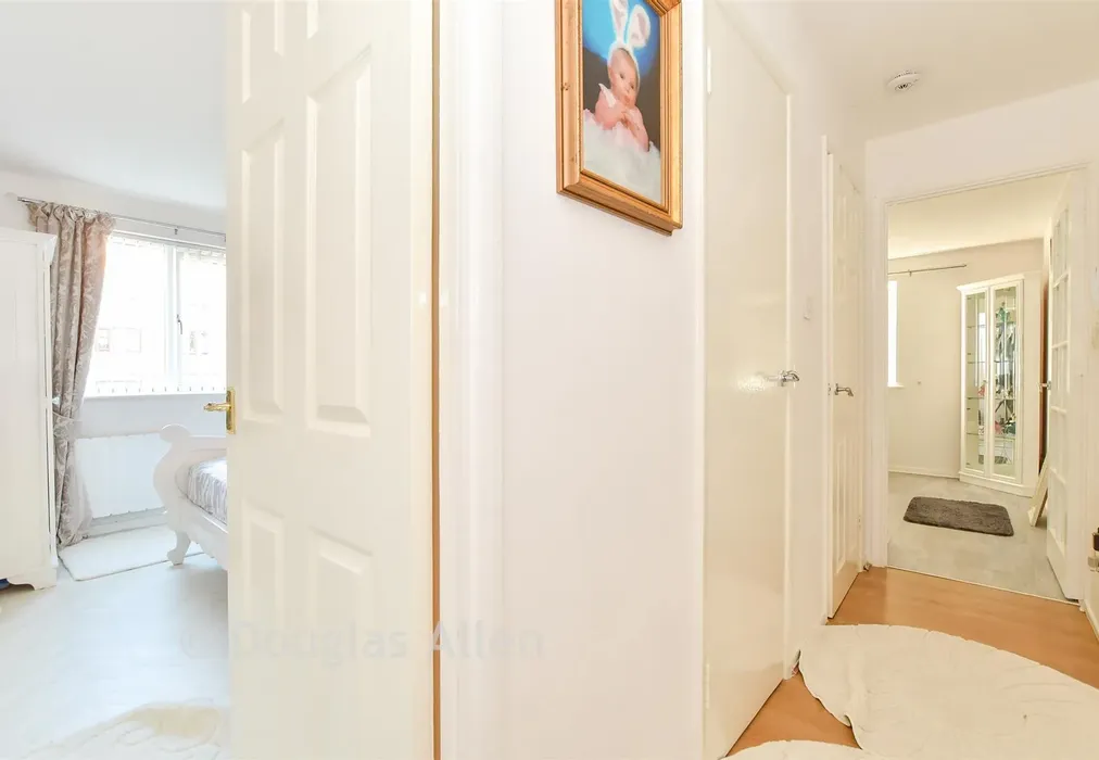 Hallway - Chestnut Road, Vange, Basildon, Essex - Wards of Kent