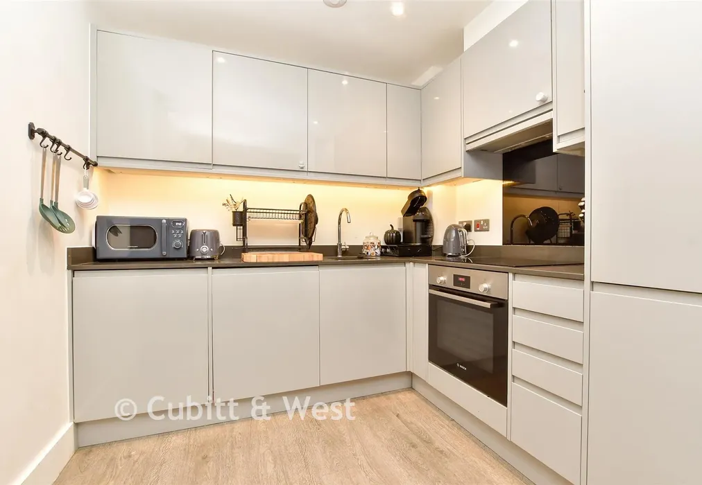 Lounge / Kitchen - Mill Green Road, Mitcham Junction, Mitcham, Surrey - Wards of Kent