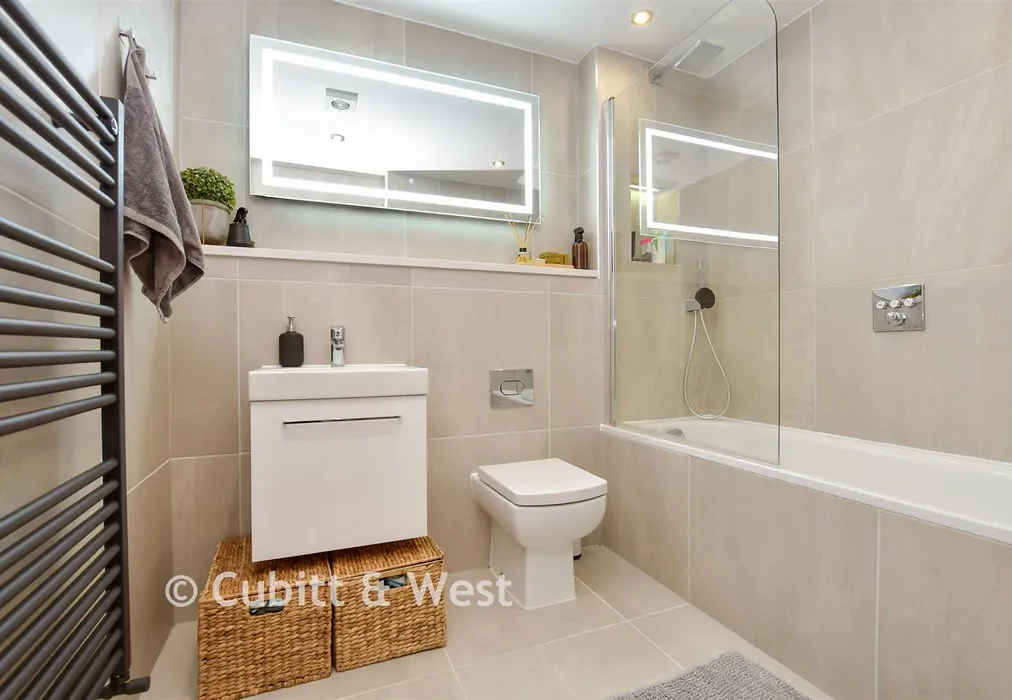 Bathroom - Welcomes Road, Kenley, Surrey - Wards of Kent