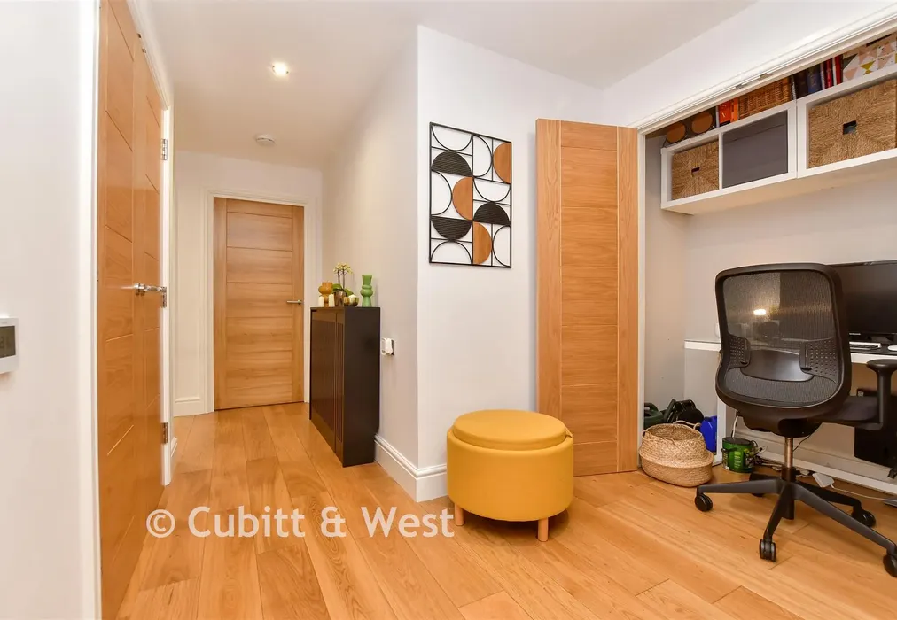 Entrance Hall - Welcomes Road, Kenley, Surrey - Wards of Kent