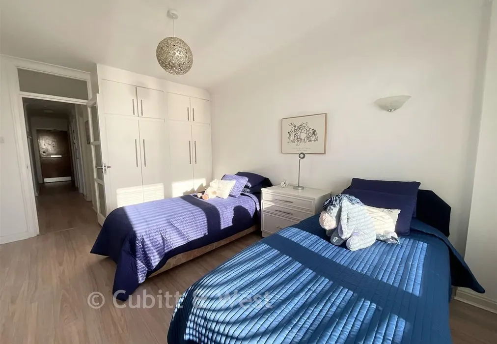 Bedroom 2 - West Parade, Worthing, West Sussex - Wards of Kent