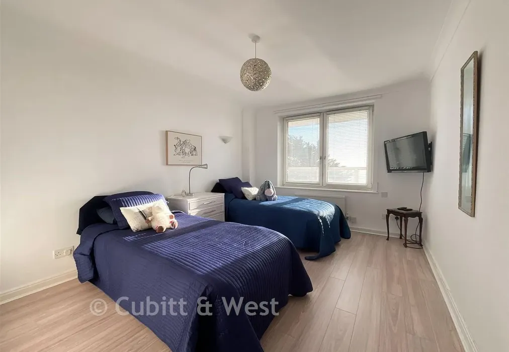 Bedroom 2 - West Parade, Worthing, West Sussex - Wards of Kent