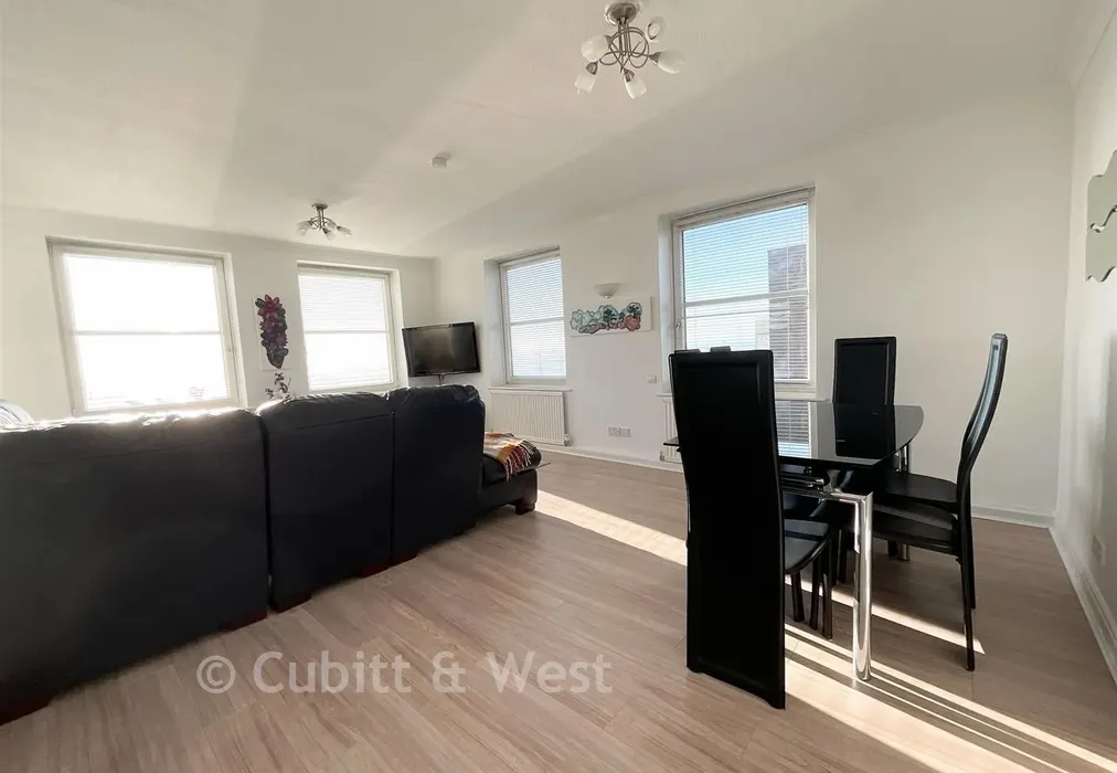 Lounge - West Parade, Worthing, West Sussex - Wards of Kent