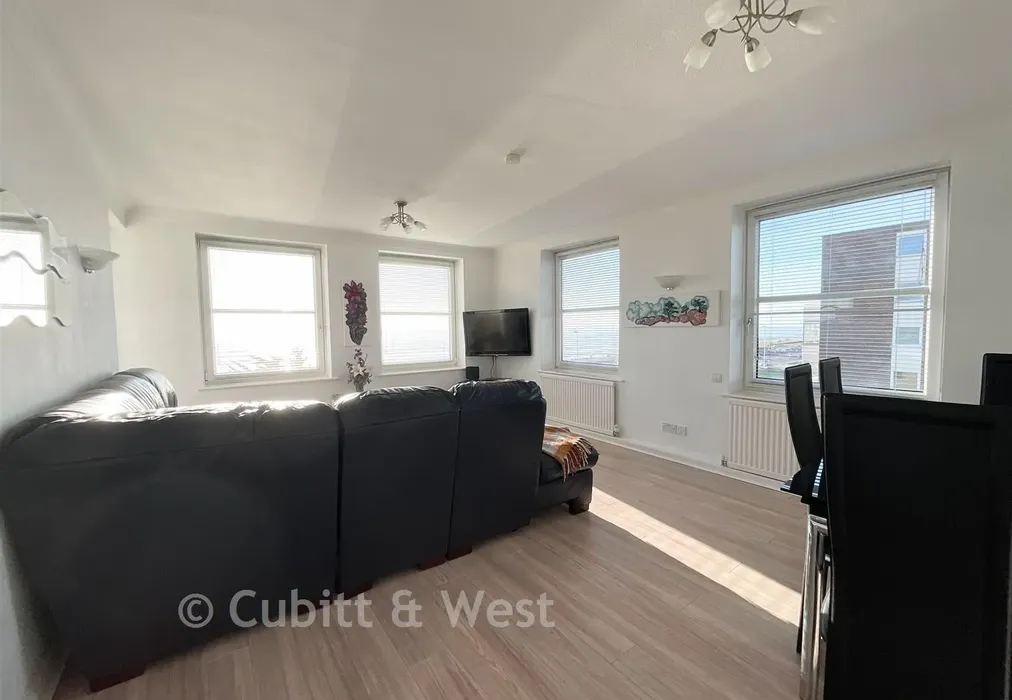 Lounge - West Parade, Worthing, West Sussex - Wards of Kent