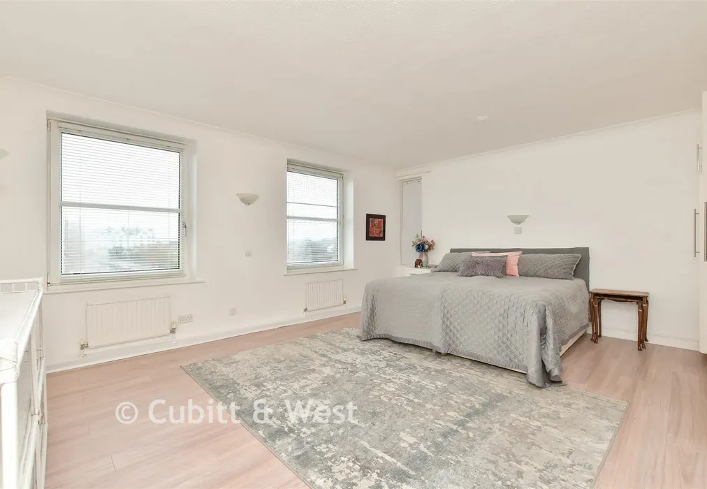 Bedroom 1 - West Parade, Worthing, West Sussex - Wards of Kent