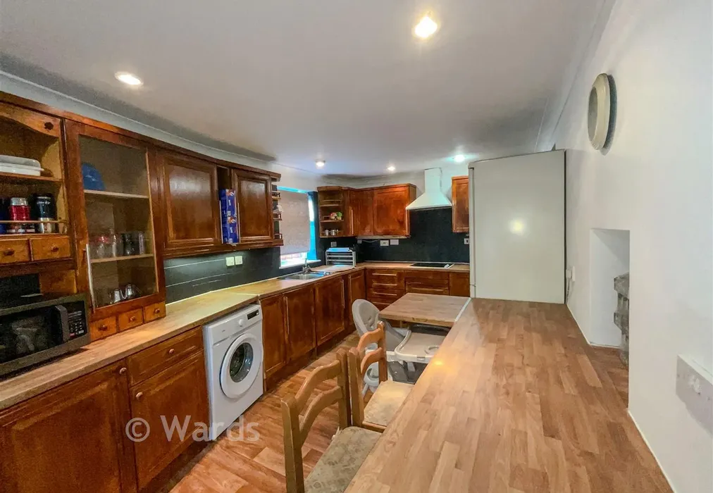 Kitchen - Stuart Evans Close, Welling, Kent - Wards of Kent