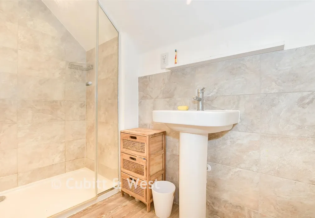 En-Suite Shower Room - Calvert Link, Faygate, Horsham, West Sussex - Wards of Kent