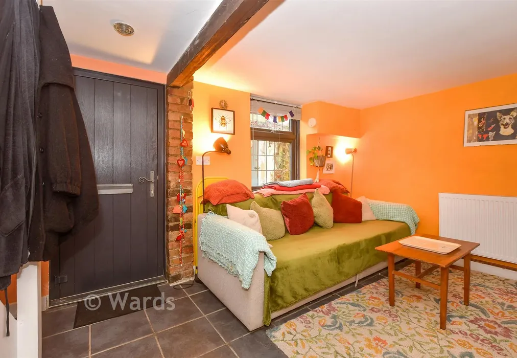 Lounge - The Street, Eythorne, Dover, Kent - Wards of Kent