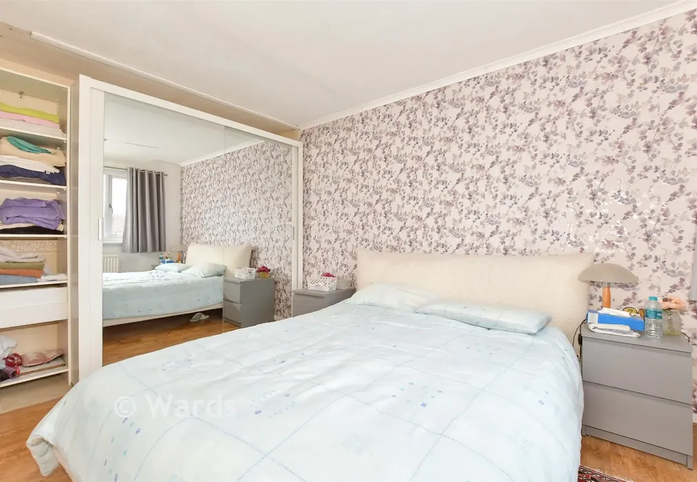 Bedroom 1 - Manor Close, Canterbury, Kent - Wards of Kent