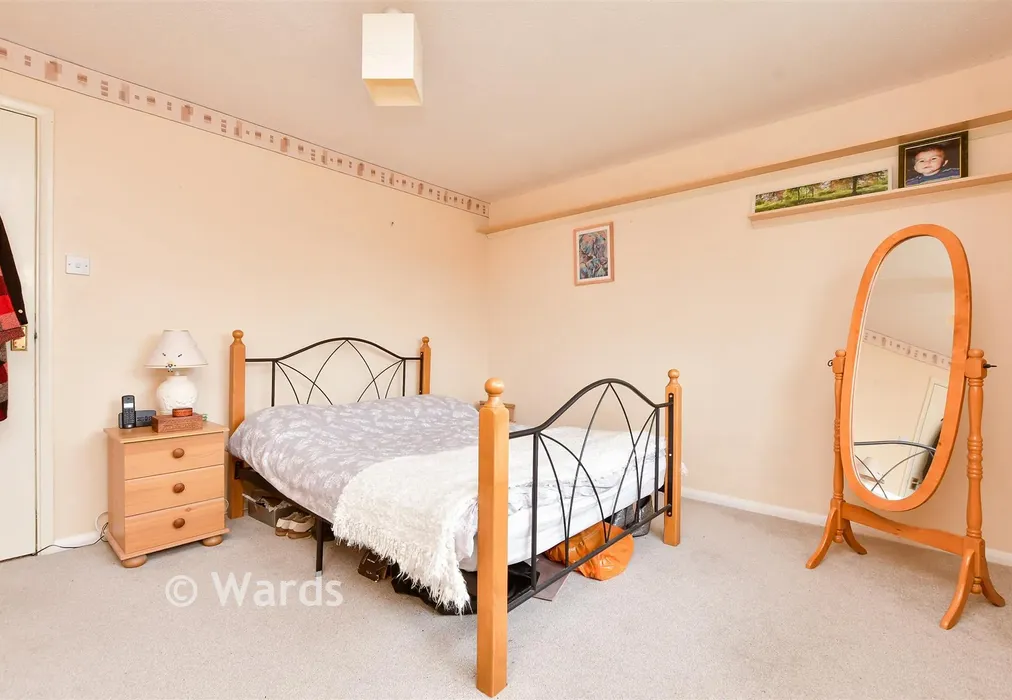 Bedroom 1 - Bridewell Park, Whitstable, Kent - Wards of Kent