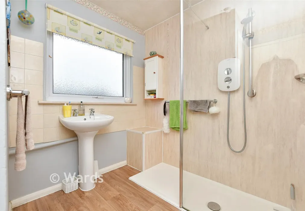 Shower Room - Bridewell Park, Whitstable, Kent - Wards of Kent