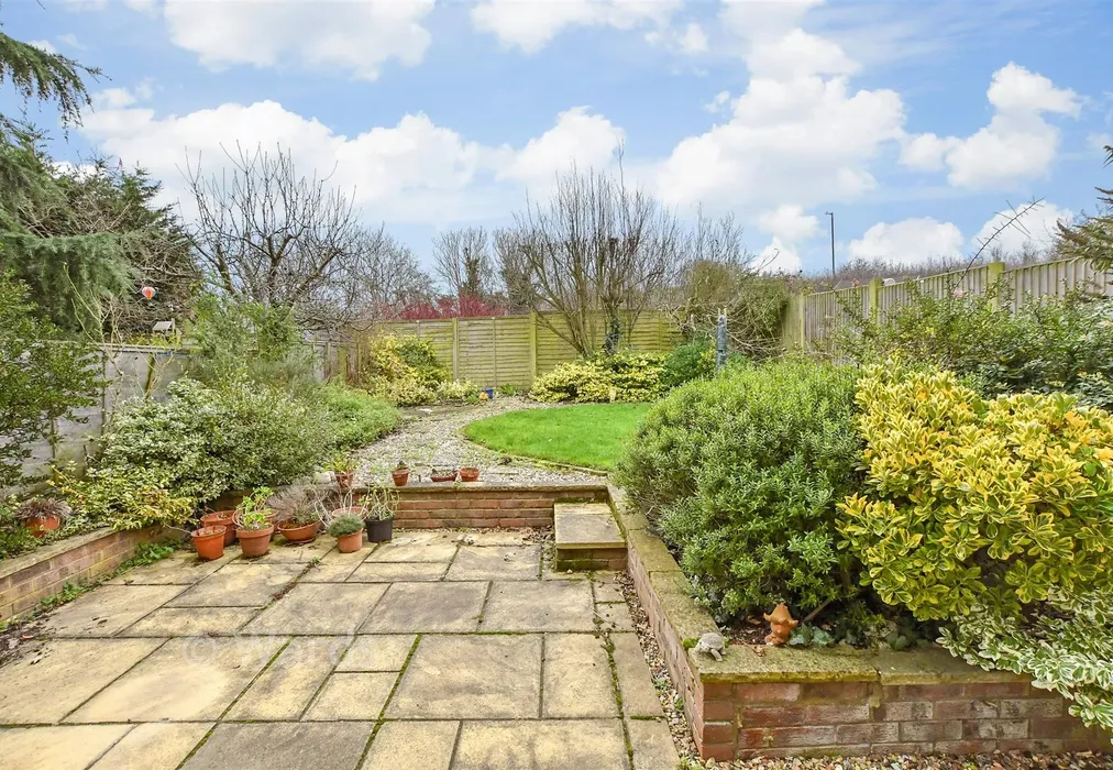 Rear Garden - Bridewell Park, Whitstable, Kent - Wards of Kent