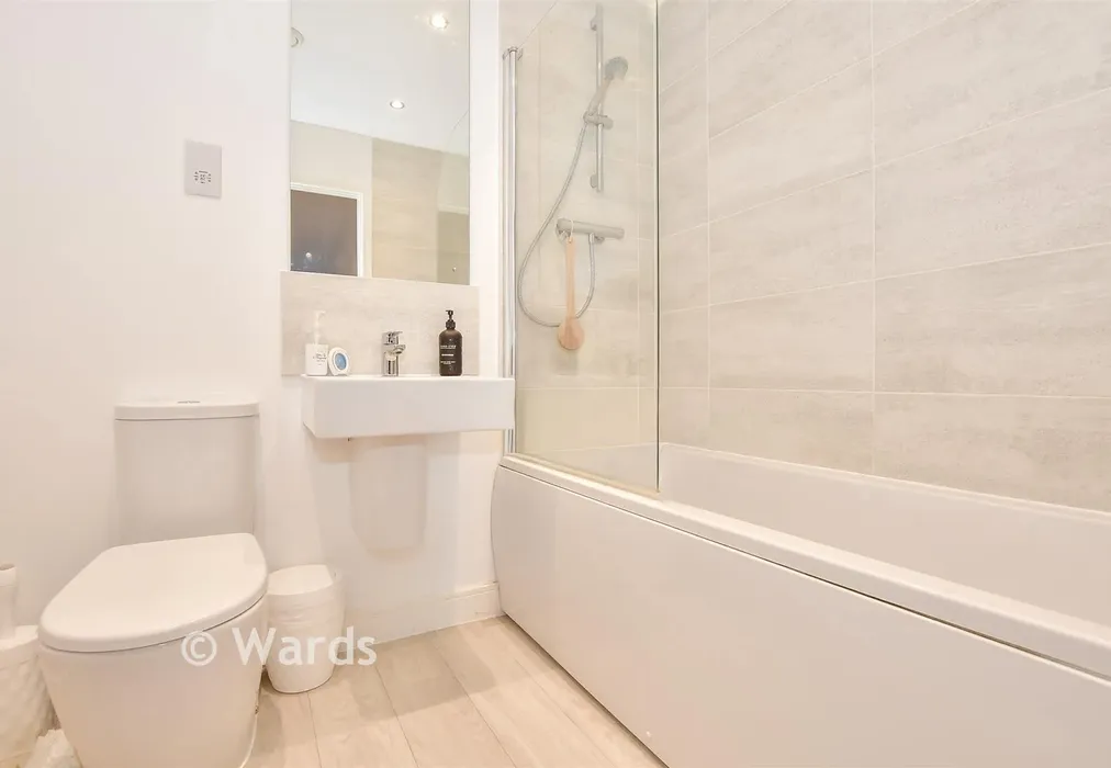 Bathroom - Broadclough Way, Maidstone, Kent - Wards of Kent