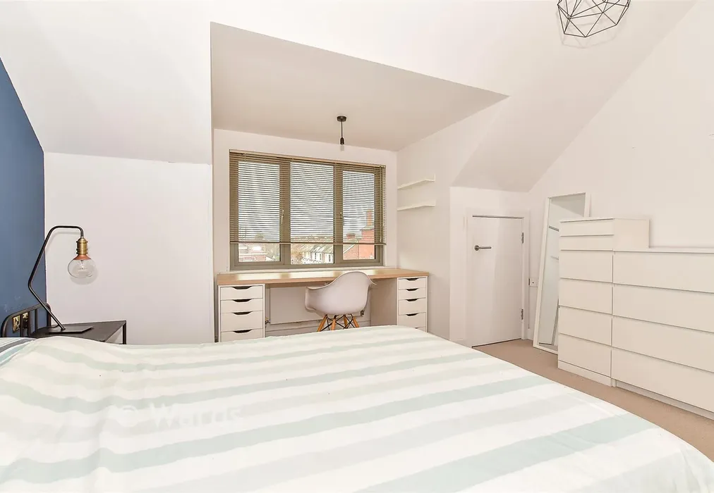 Bedroom - St. John's Road, Tunbridge Wells, Kent - Wards of Kent