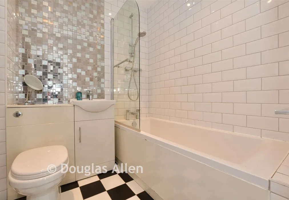 Bathroom - Hampstead Gardens, Chadwell Heath, Essex - Wards of Kent