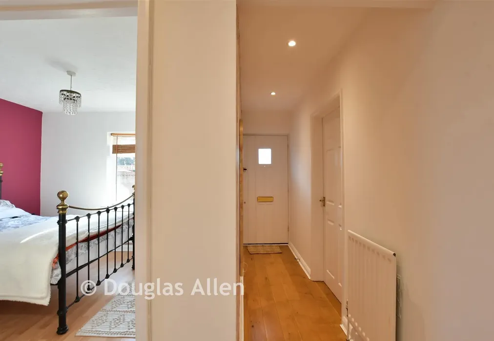 Hallway - Hampstead Gardens, Chadwell Heath, Essex - Wards of Kent