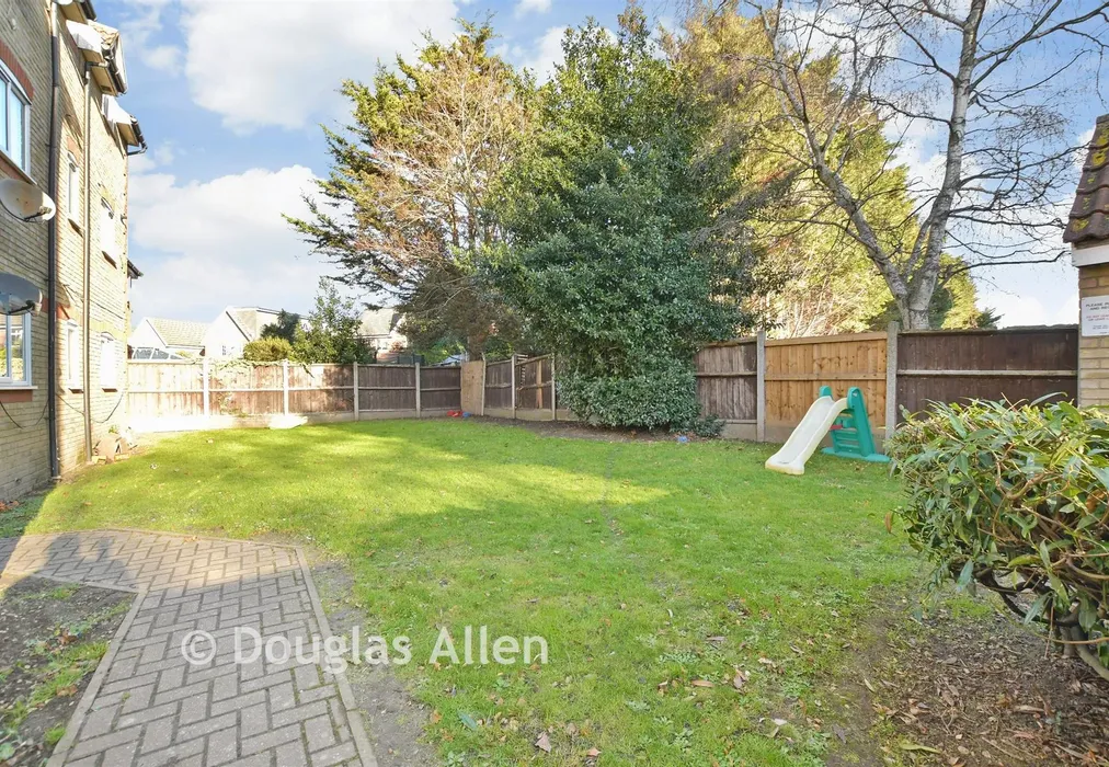 Communal Gardens - Hampstead Gardens, Chadwell Heath, Essex - Wards of Kent