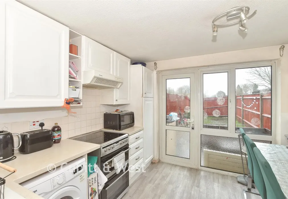 Kitchen - Kingsley Road, Horley, Surrey - Wards of Kent