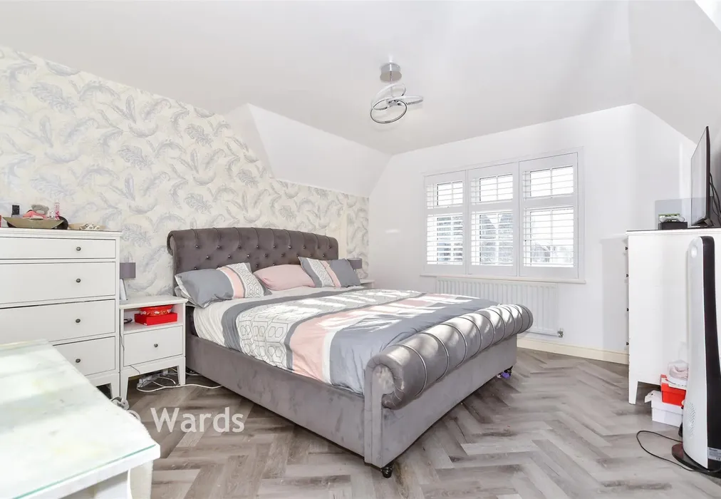 Bedroom 1 - Stone Gardens, Halling, Rochester, Kent - Wards of Kent