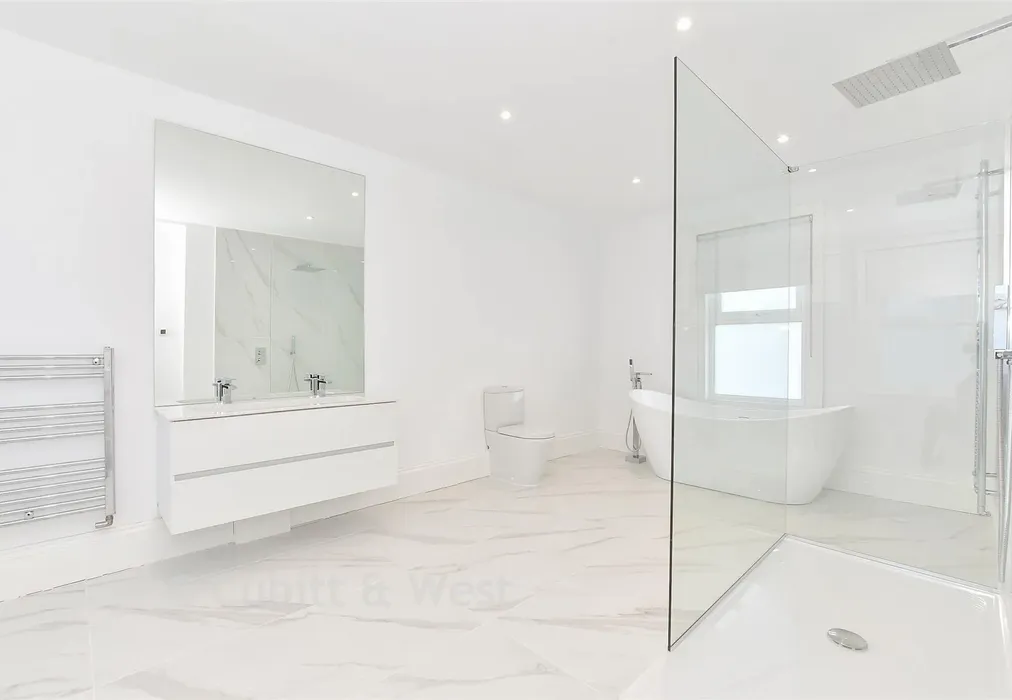 Bathroom - New Brighton Road, Emsworth, Hampshire - Wards of Kent